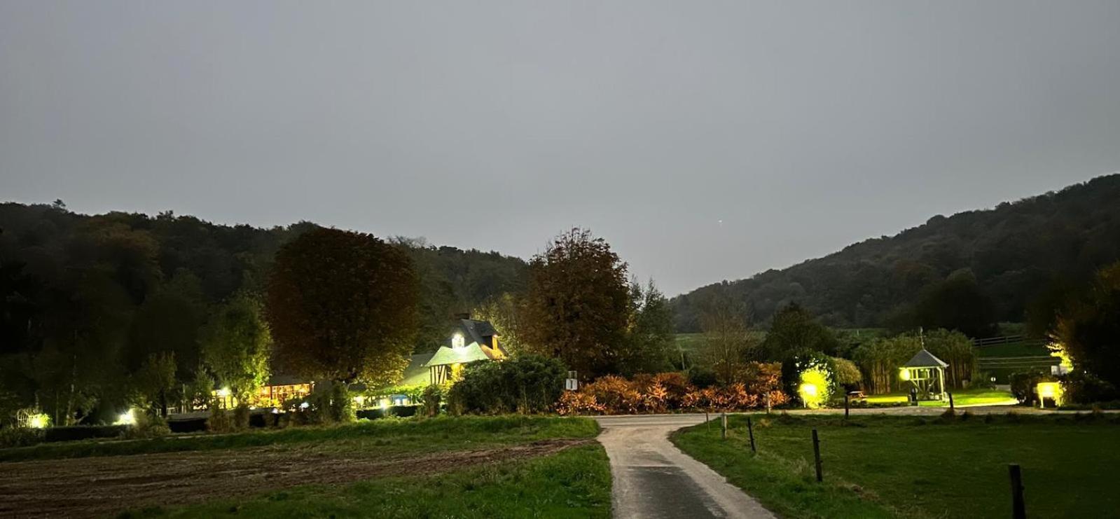 Auberge Du Val Au Cesne Saint-Clair-sur-les-Monts Экстерьер фото